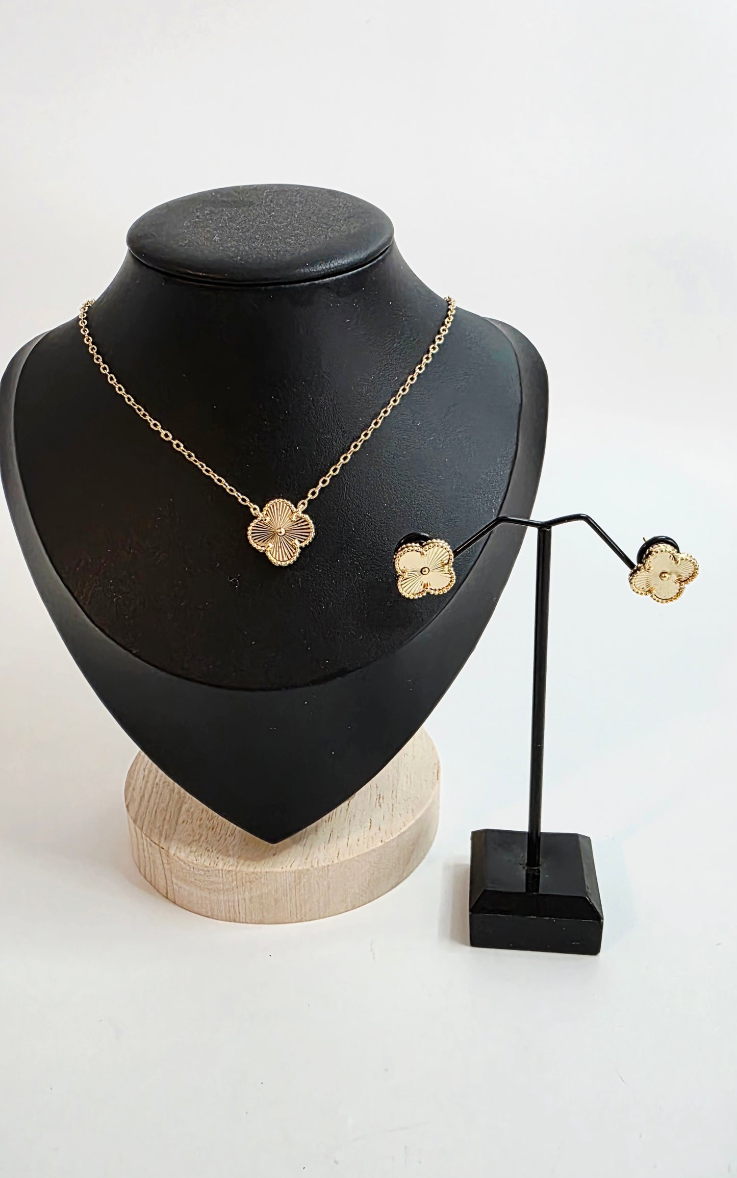 Clover Necklace & Earrings Set
