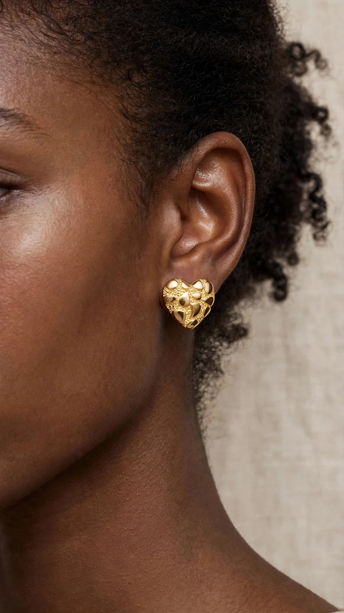 18 karat Gold Nugget Heart Stud Earrings
